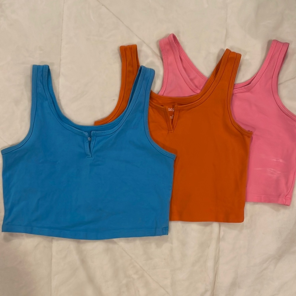 Set of 3 Wild Fable Crop Tops with a Slit Sizes Blue & Orange Small, Pink XS